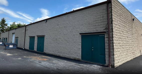 1656 5th Ave, Bay Shore Retail/Industrial Space For Lease