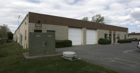 35 Corbin Ave, Bay Shore Industrial Space For Lease