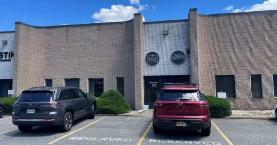 400 Oser Ave, Hauppauge Industrial Space For Sublease